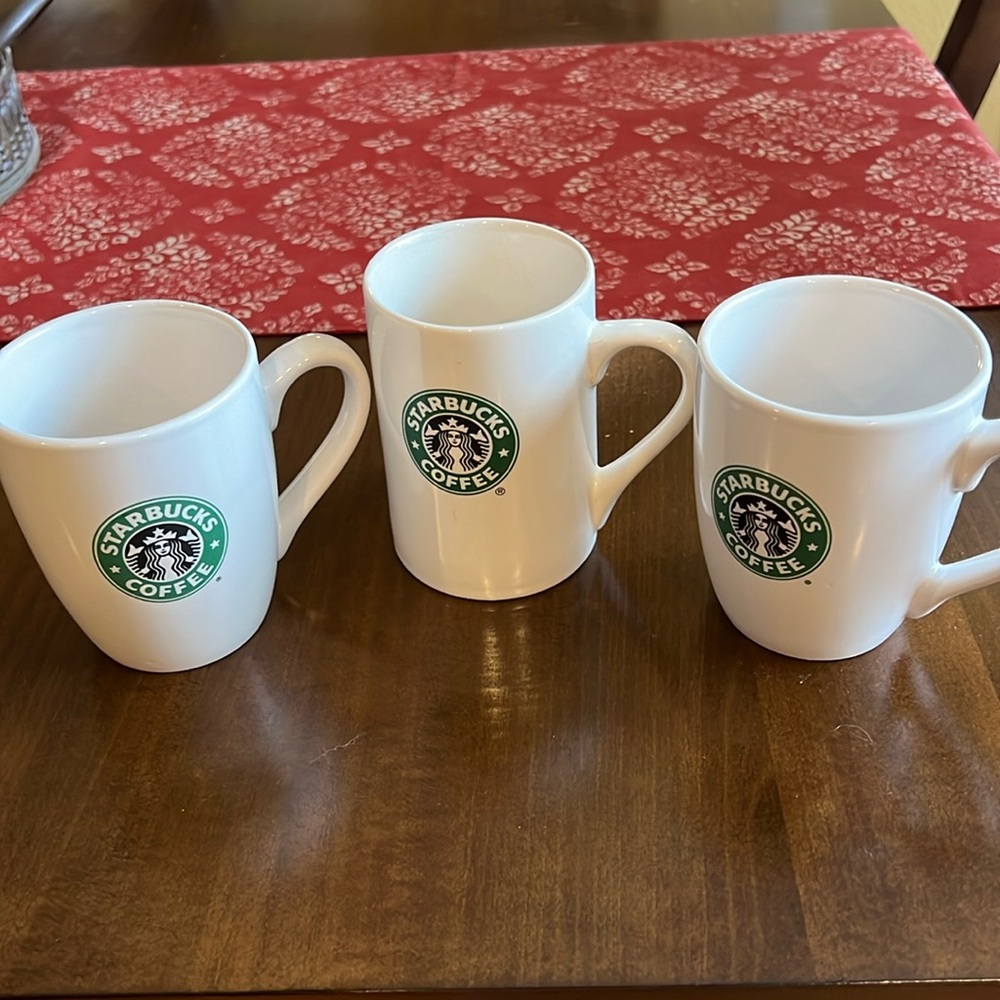 Starbucks set of three coffee mugs in perfect condition